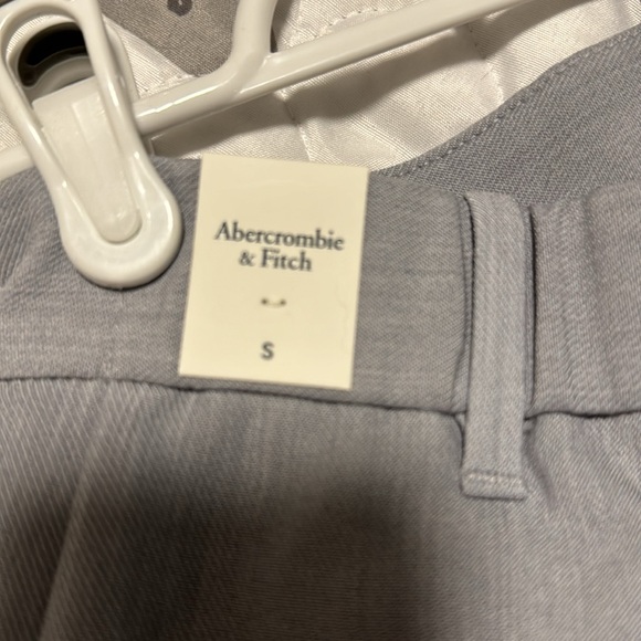 NWOT, Abercrombie and fitch trouser shorts - Picture 2 of 2